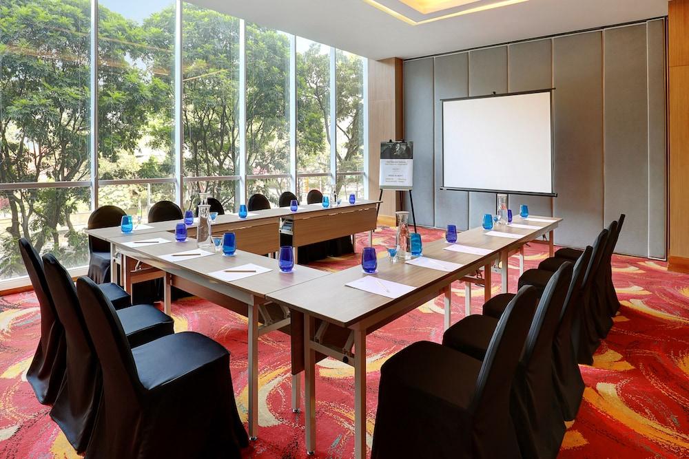 Hotel Mercure Nexa Supratman 4*