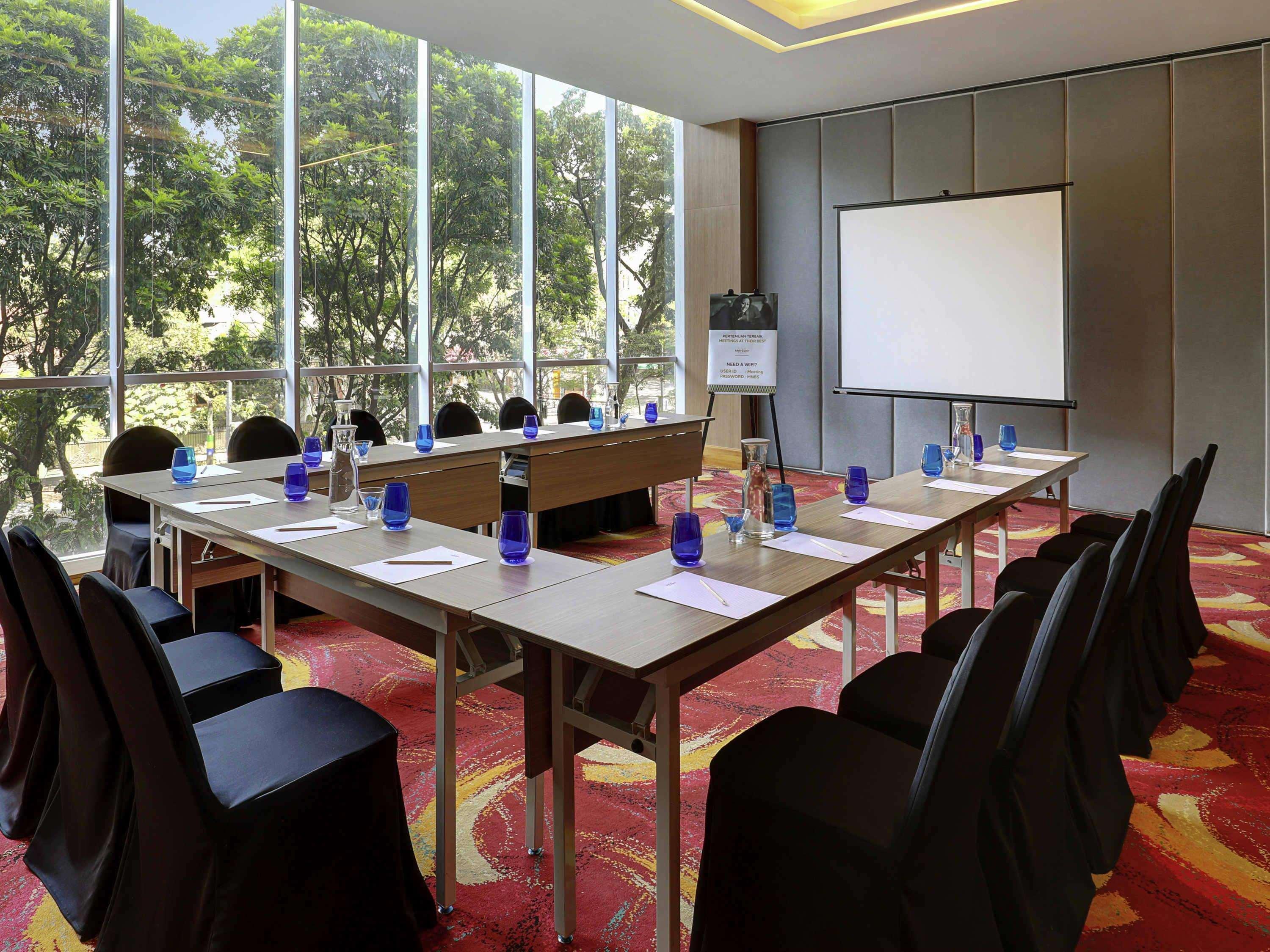 Mercure Nexa Supratman Hotel 4*